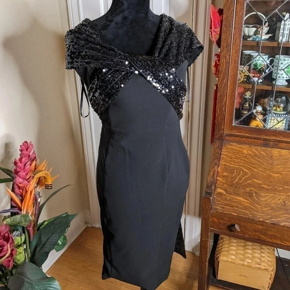 Moving Sale! 💘 Lavish Alice statement sequin bow midi dress in black - Picture 8 of 9